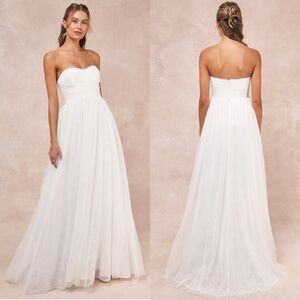 Lulu's Elegant White Strapless Wedding Dress